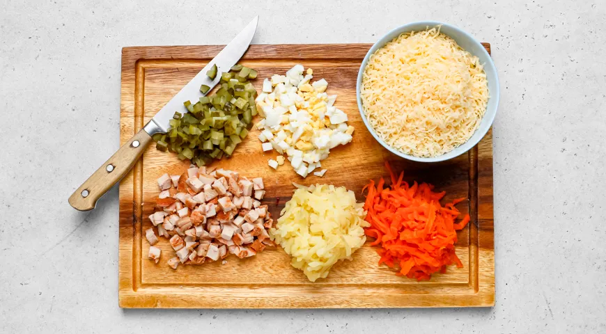 Салат «Грибное лукошко» с опятами и курицей