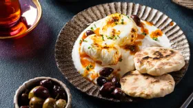 Яйца по-турецки – самый трендовый завтрак прямо сейчас. Как их готовить