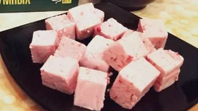 Нежное суфле с малиной и сметаной