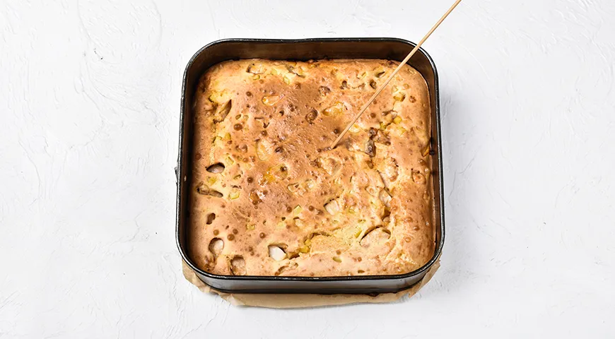 Заливной пирог на кефире с курицей и картошкой