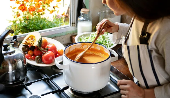 Как сварить сытный суп из того, что нашлось в холодильнике