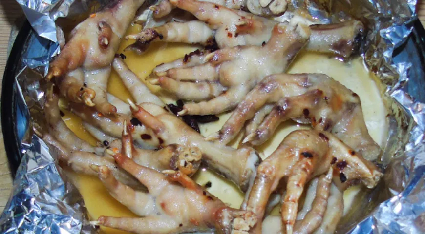 Холодец с куриными лапками. Холодец из куриных ножек. Сколько варить куриные лапы. Вареные куриные ножки. Сколько варить куриные лапы.