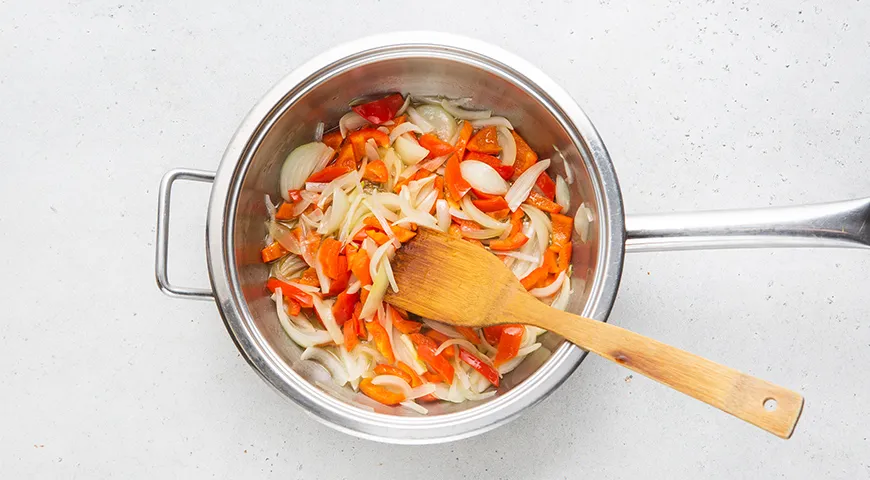 Тушеная картошка с фрикадельками