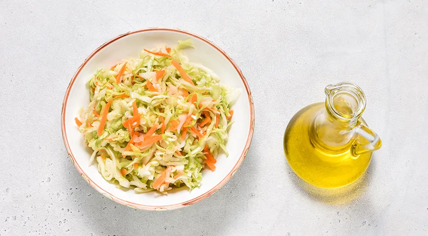 Салат из свежей капусты и моркови (как в столовой)