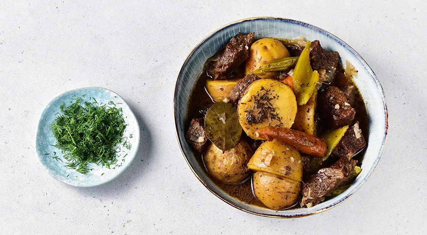 Тушенная картошка с мясом в мультиварке