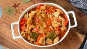 Идеальный гуляш из индейки: какой кусок выбрать и как сделать вкусную подливку