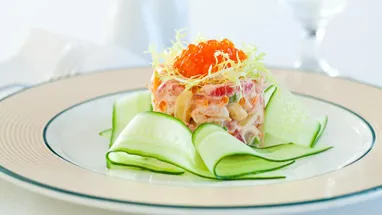 Салат с креветками, кальмарами и красной икрой - 4 вкусных рецепта с пошаговыми фото