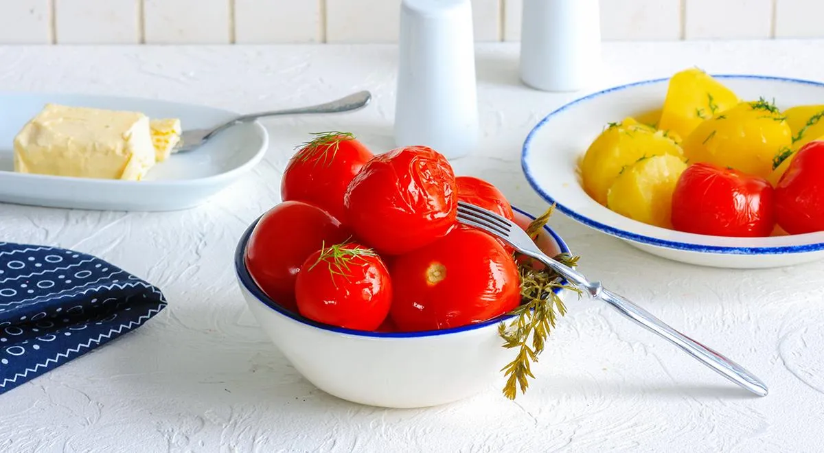 Рецепт помидоров с морковной ботвой на зиму