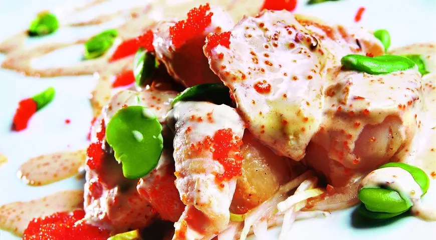 Рыба-соль с морскими гребешками и соусом васаби