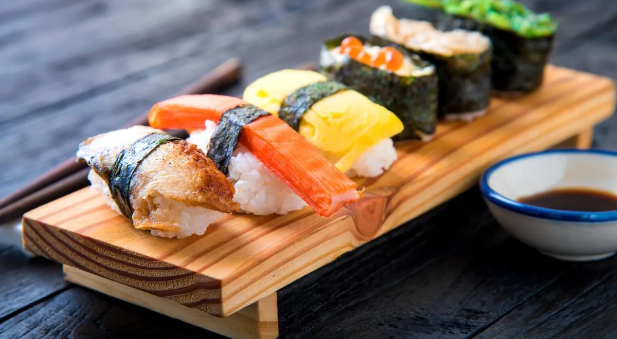 Суши, которые нельзя есть палочками, что за диковина