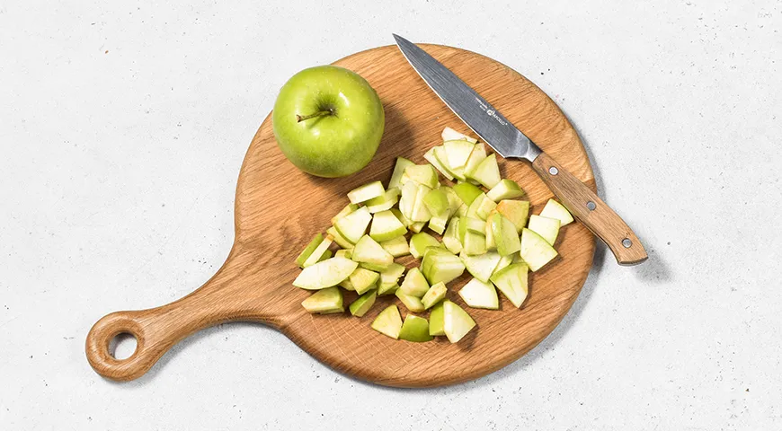 Заливной пирог на кефире с яблоками