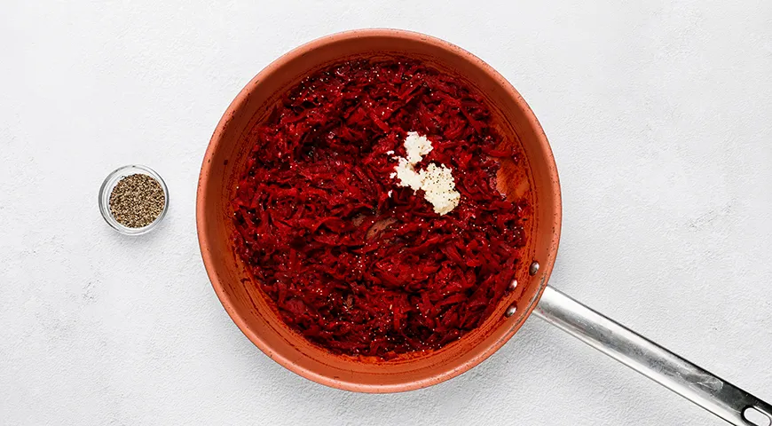 Жареная икра из свеклы на сковороде