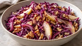 Салат из краснокочанной капусты с грушами и грецкими орехами