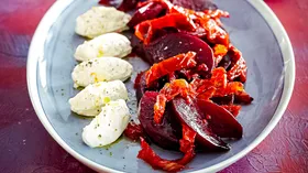 Рецепты с кисломолочными продуктами, свёклой и томатами