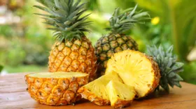 День свежего ананаса: почему фрукт растет не на пальме и в чем польза бромелайна, который в нем содержится