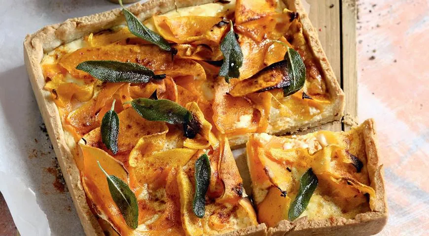 Киш с маскарпоне, тыквой и шалфеем
