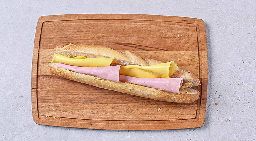 Багет с ветчиной и сыром