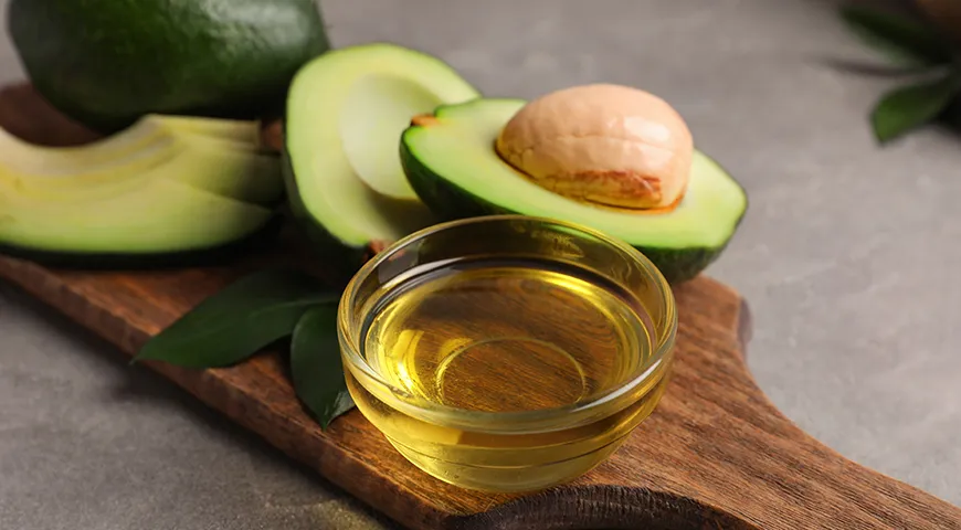 Мякоть плода содержит от 15 до 30% масла (в зависимости от сорта, климата, степени зрелости)