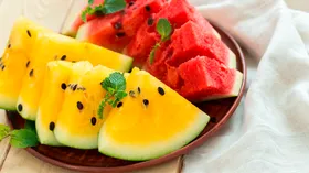 Стало известно, сколько арбуза можно съесть взрослому и ребенку