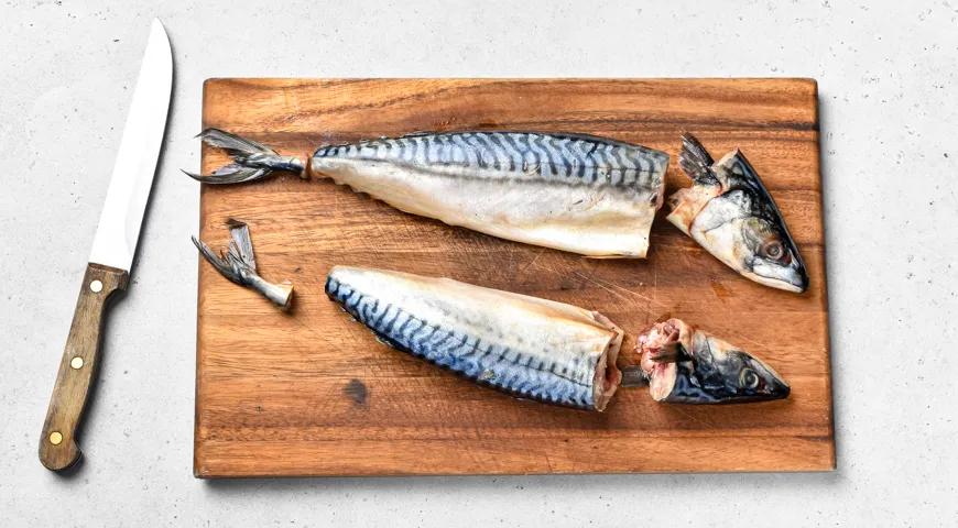 Маринованная скумбрия в масле с луком