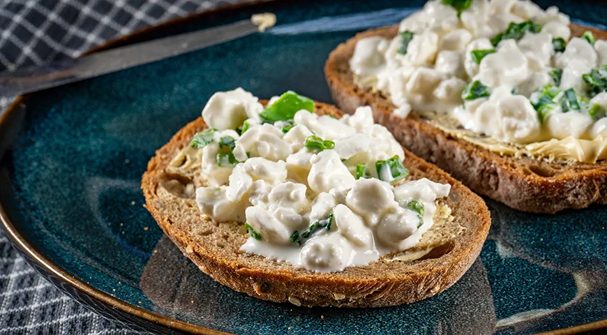 Диетологи называют зерненый творог одним из лучших продуктов для контроля веса