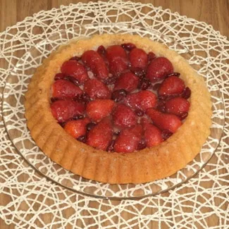 Песочный пирог с желе ягодами и фруктами