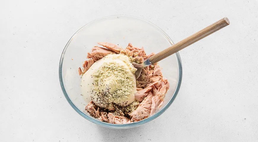 Салат с тунцом и горошком