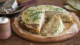 Торт блинный с овощами