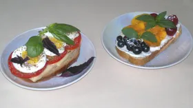 Рецепты с яйцом, фруктами и плавлеными сырами