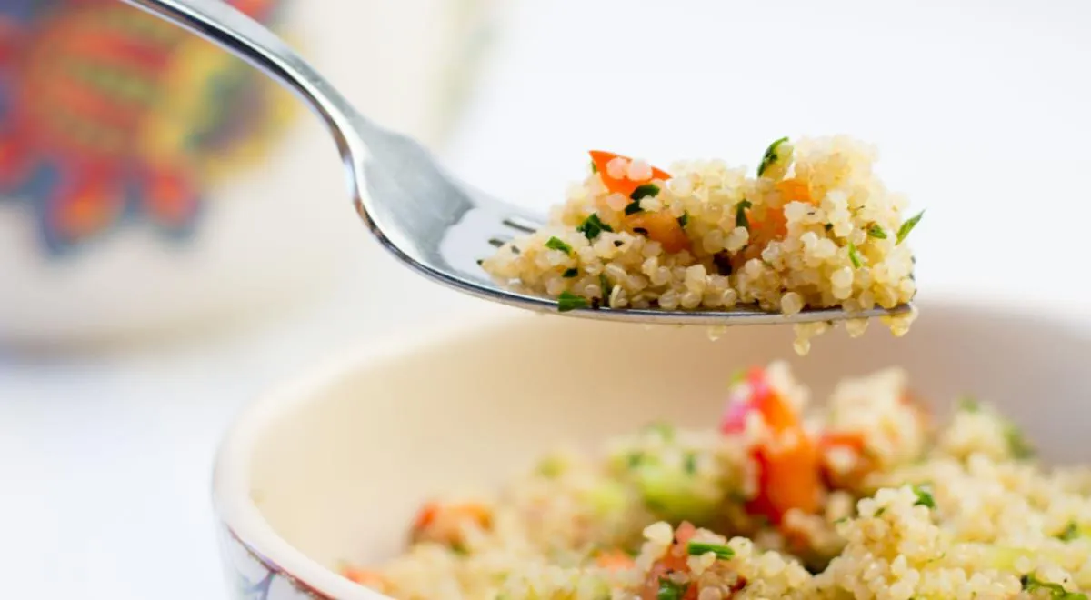 Диетолог рассказала, почему киноа и еще два продукта нужно есть на завтрак, чтобы похудеть