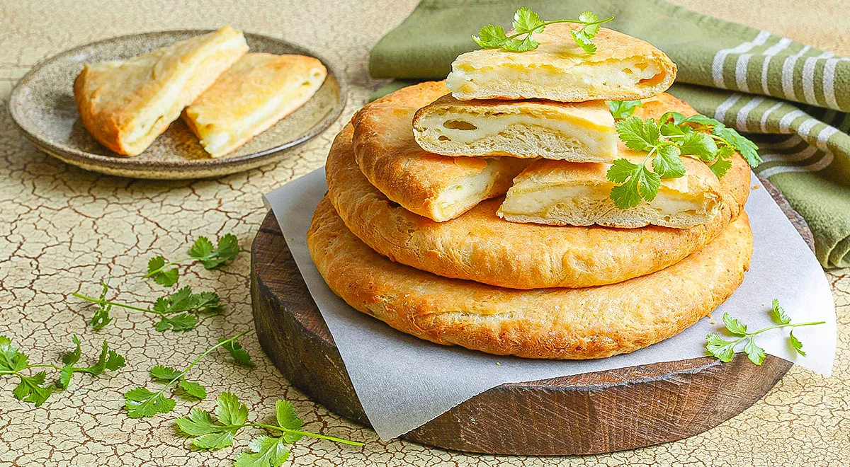 Абхазский ачаш (хачапур)