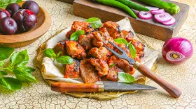 Шашлык из свинины в сливовом маринаде