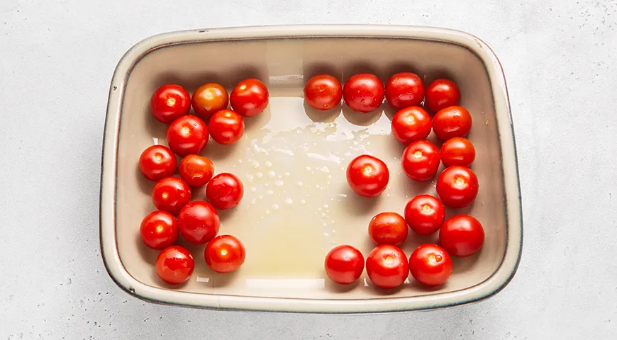 Спагетти с фетой и помидорами черри