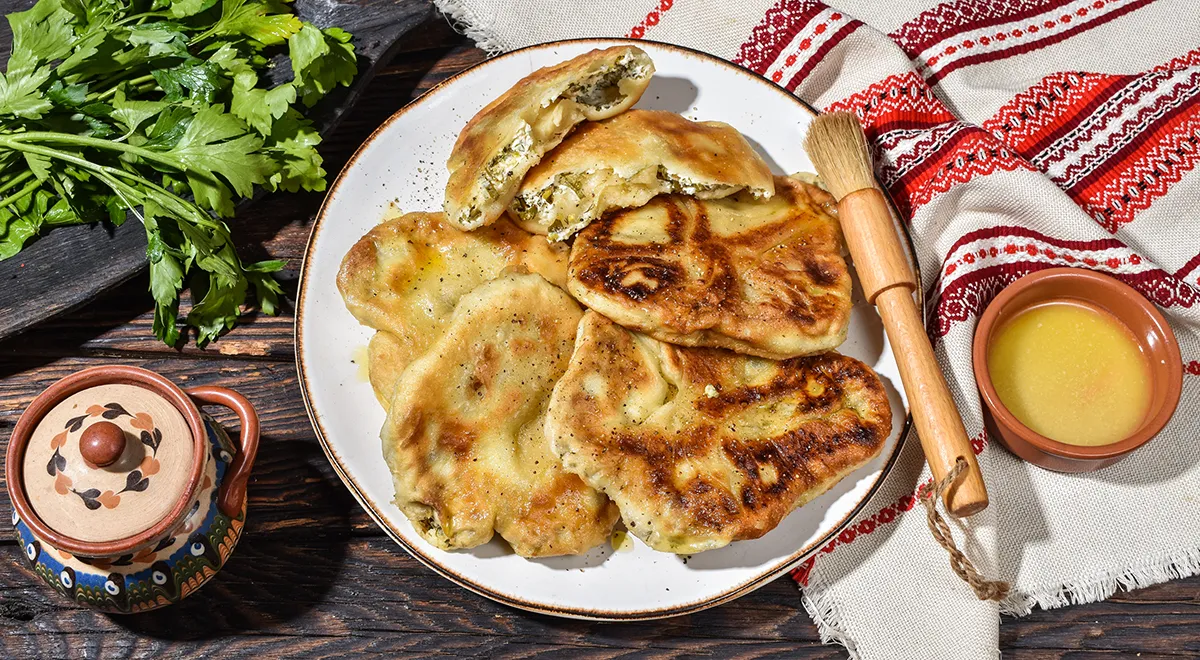 Плацинды с творогом и зеленью