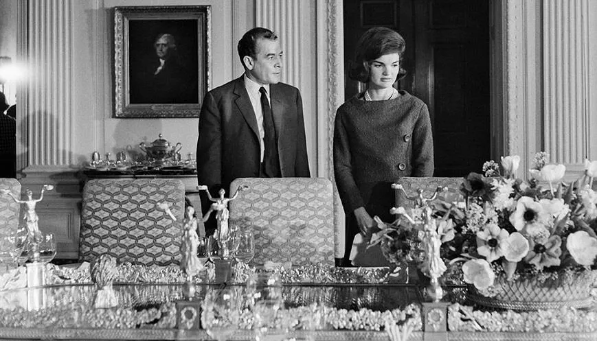 Жаклин Кеннеди проводит экскурсию по Белому дому