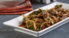 Жаренные свиные почки с луком