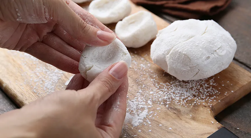 Слишком быстрая разморозка может привести к тому, что тесто не пропечется и не поднимется