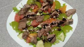 Салат с куриной печенью