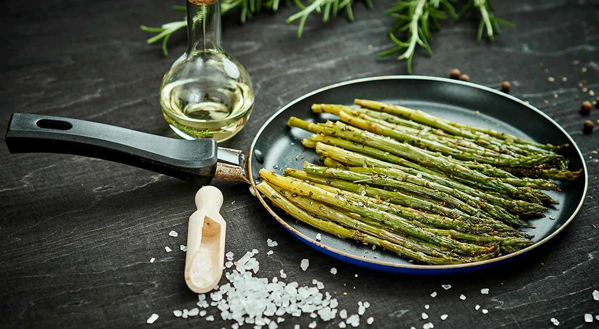 Как приготовить спаржу на сковороде — читать на Gastronom.ru