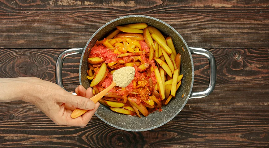 Порошок уцхо-сунели быстро раскрывается во влажных и горячих блюдах