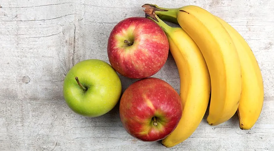 Если во время болезни хочется сладенького, лучше взять фрукты. Не «подкармливайте» болезнь конфетами