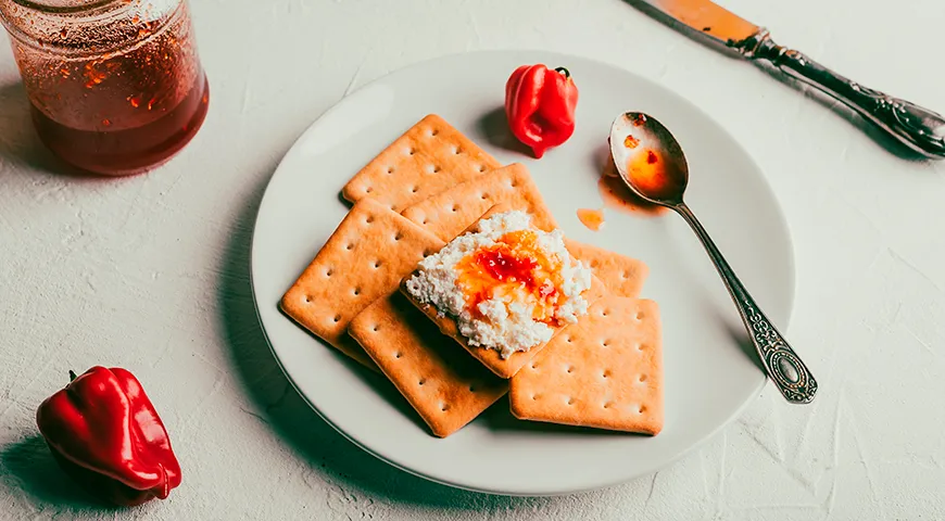 Галеты хорошо сочетаются с мягкими сырами и творогом
