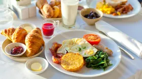Традиционный русский завтрак: что ели в России по утрам раньше, а что сейчас