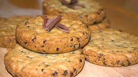Печенье с шоколадными каплями и кокосовой стружкой