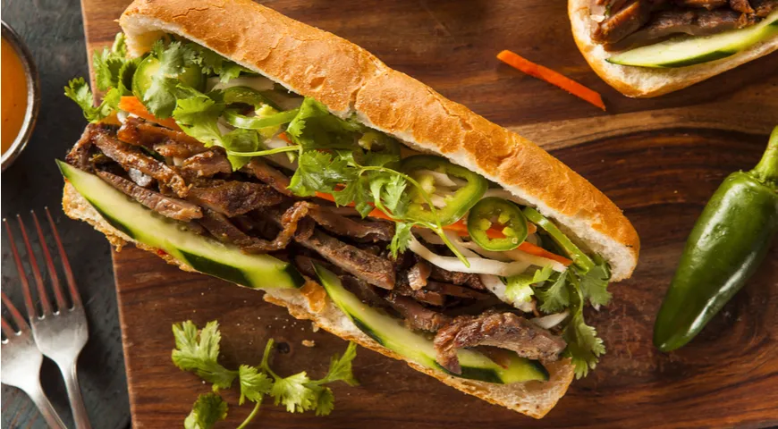 Вьетнамско-французский бутерброд бань ми