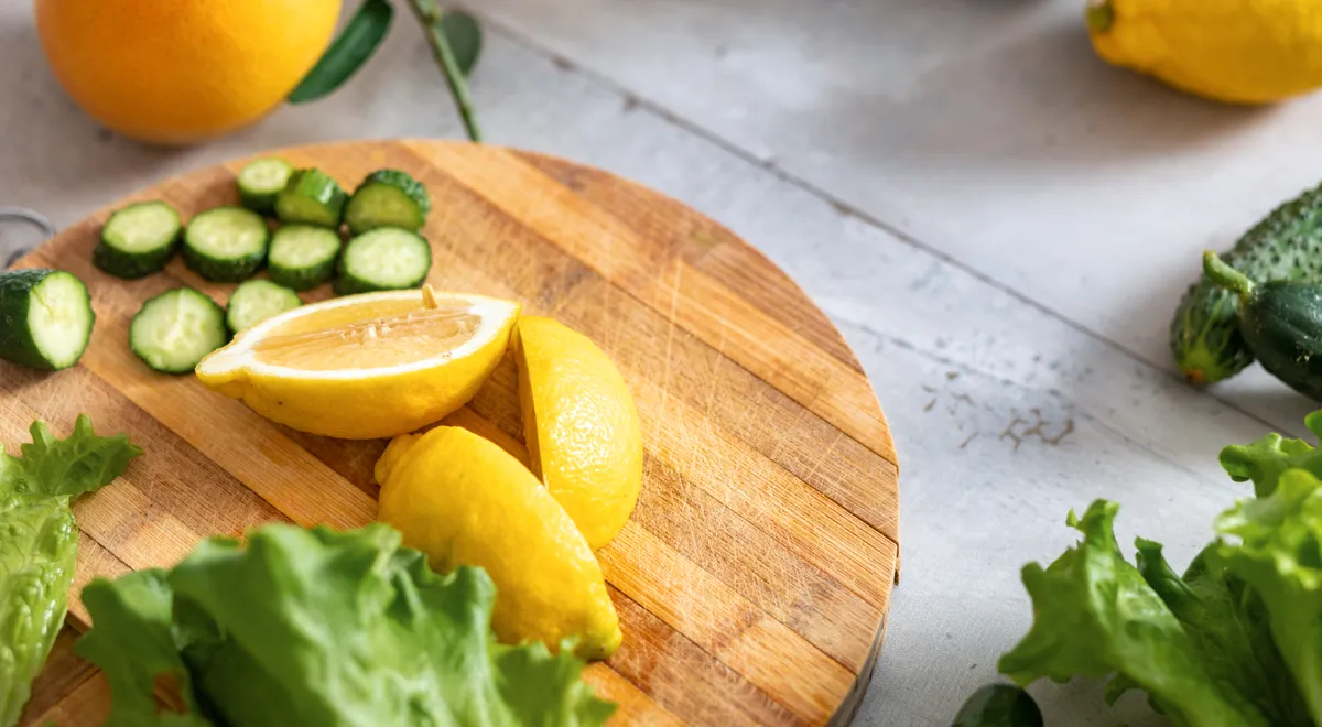 Чтобы получить максимум витамина С, лимоны лучше есть свежими