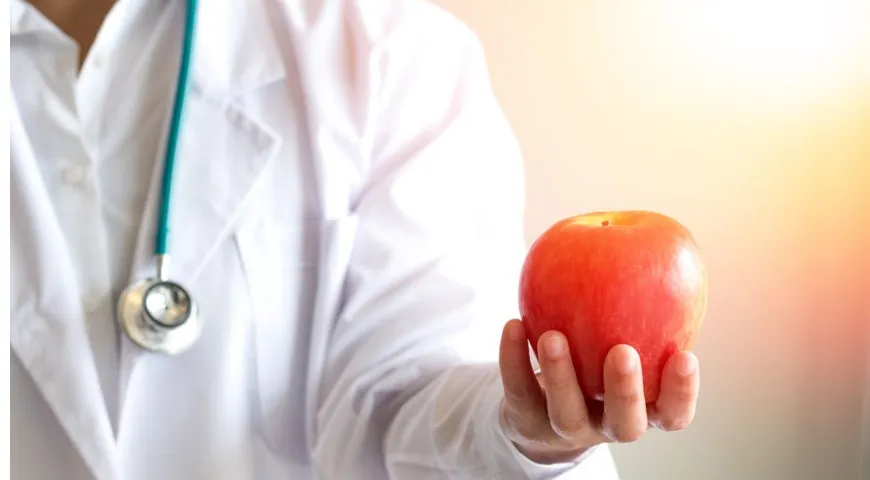 Яблоки включают в диетические программы при многих заболеваниях