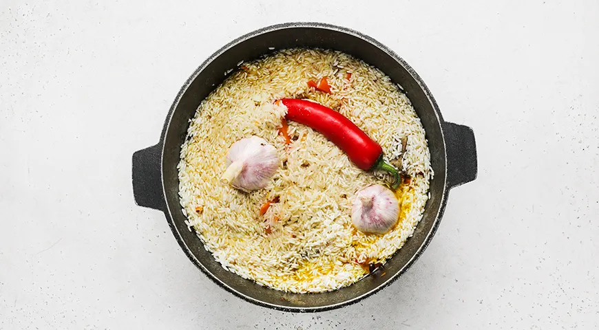 Плов из свинины в казане на костре