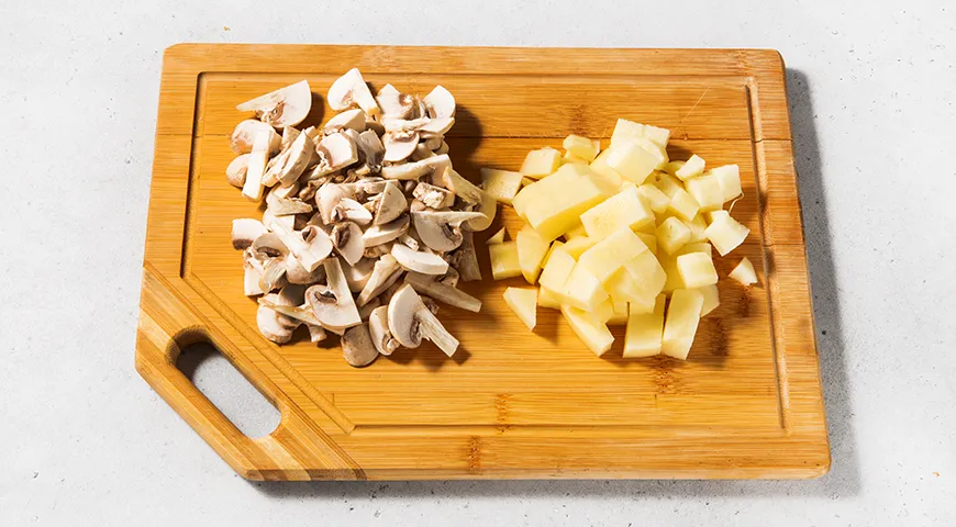 Куриный суп с шампиньонами и картофелем