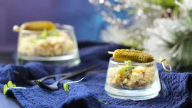 Картофельный салат с белой рыбой